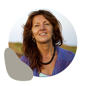 Brigitte Longueville maestra de yoga E-RYT500, proveedora YACEP y formador de maestros de yoga Brigitte Longueville maestra de yoga E-RYT500, proveedora YACEP y formador de maestros de yoga